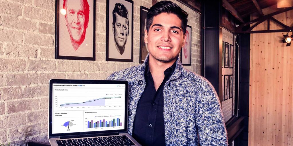 Imagen de un empresario realizando una transformación digital como introducción al artículo.